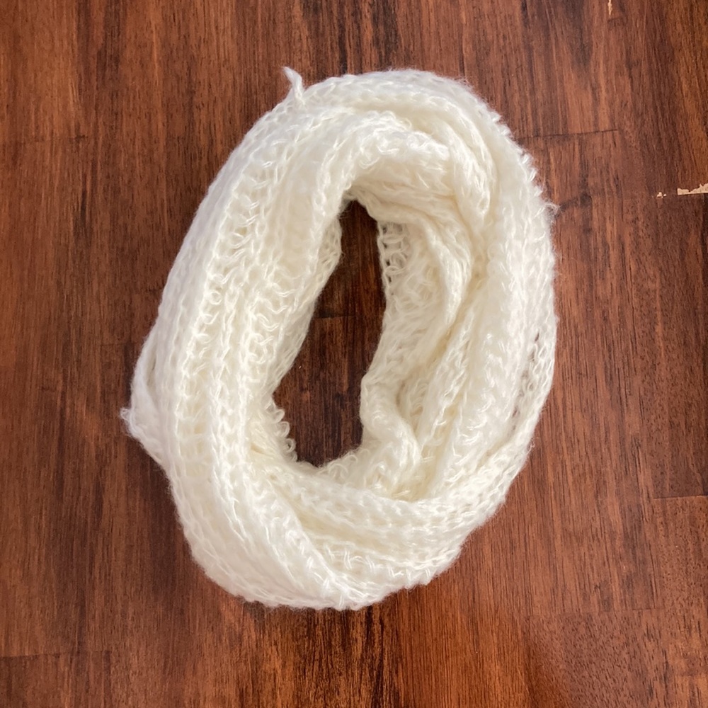 Francesca’s Ultra Soft Cream Plush Infinity Scarf White One Size Warm Soft EUC
